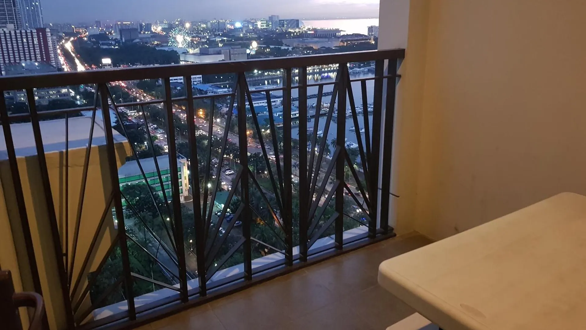 Admiral Baysuites Manila Aparthotel